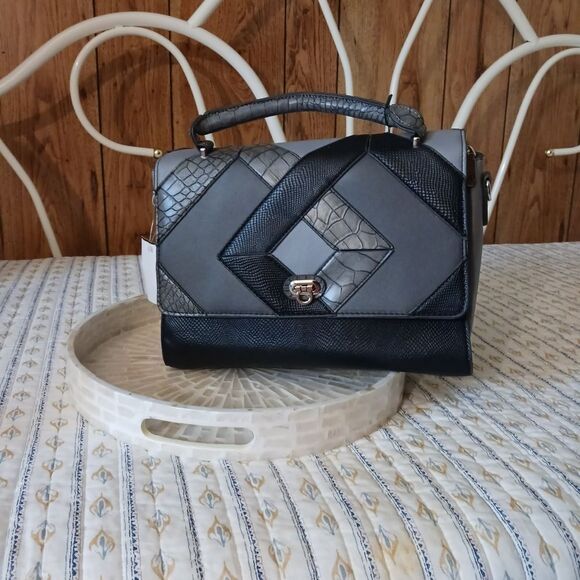 Adrienne Vittadini Designer Purse, Shoulder Bag, Crossbody Bag - Picture 15 of 16